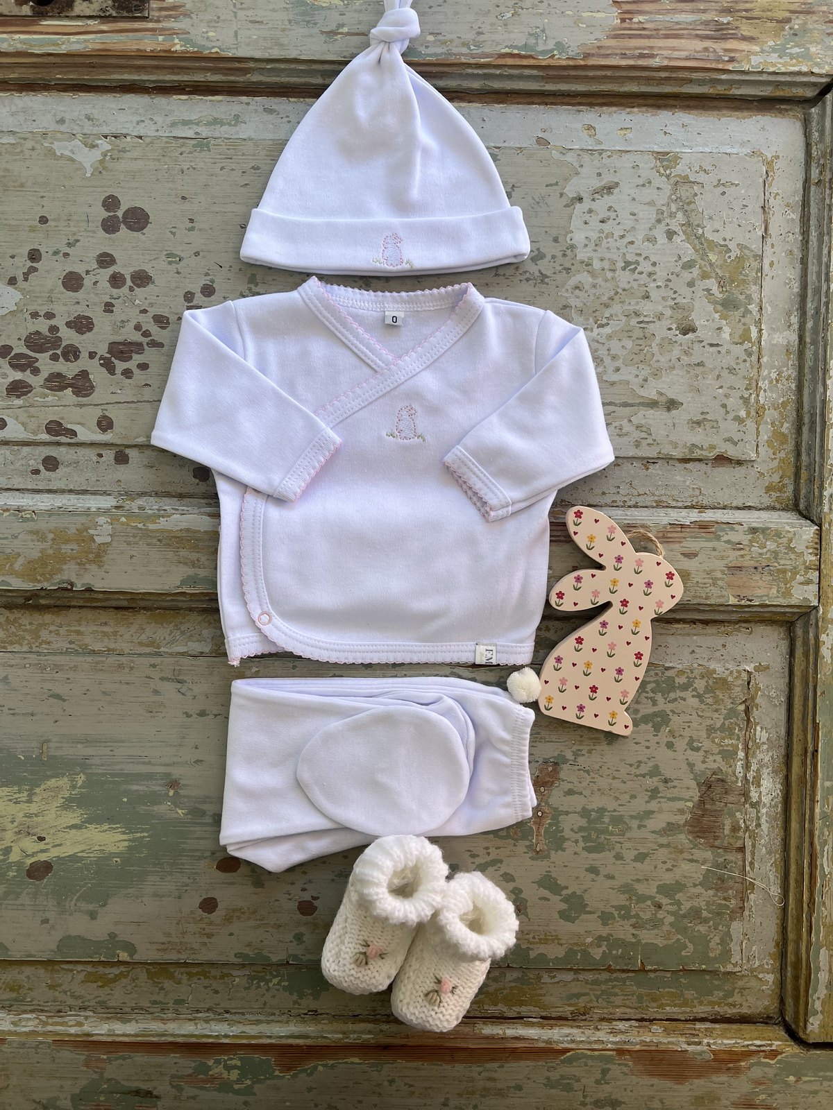 Set bata, pelele y gorra de algodón FM Kids con accesorios