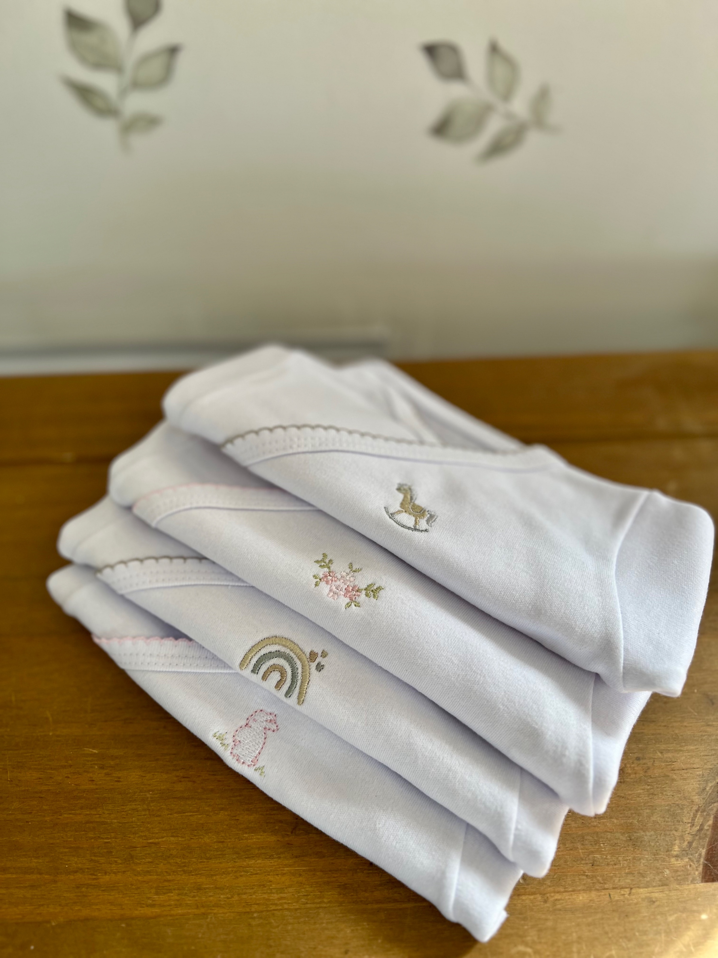 Set bata, pelele y gorra de algodón